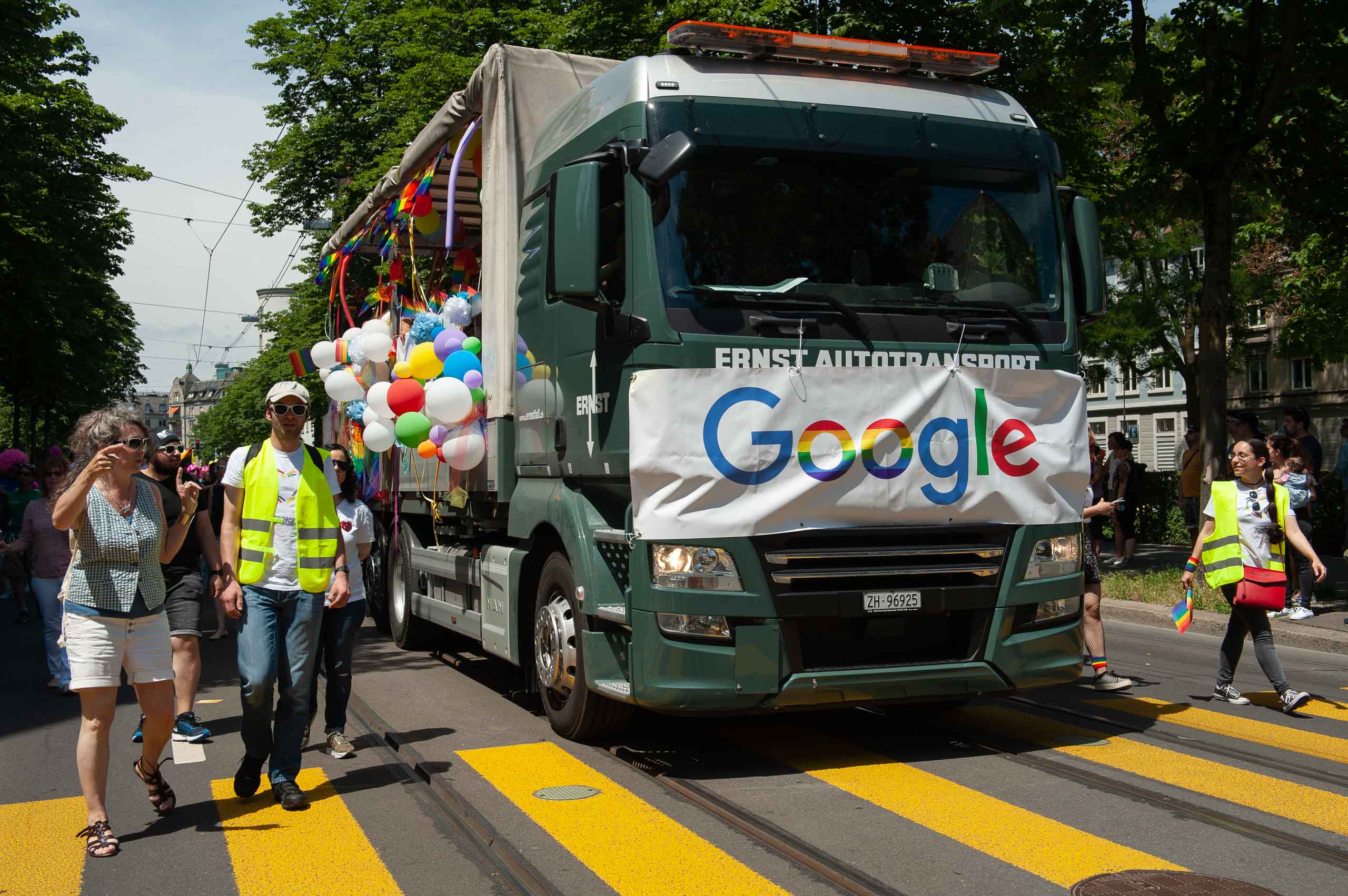 Zurich pride festival 2018 hochzeitsfotograf zurich bern geneva basel lausanne winterthur luzern switzerland wedding photographer street photojournalist 021